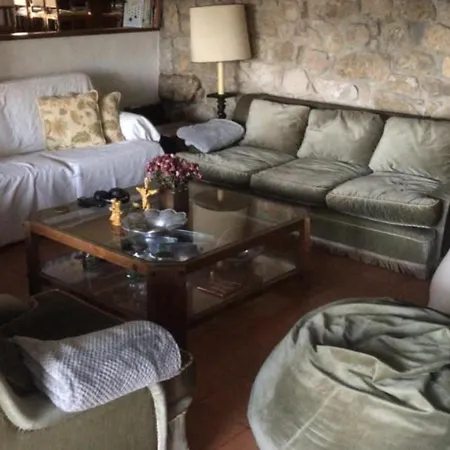 Cottage - Sleeps 12 - Pool - Parking