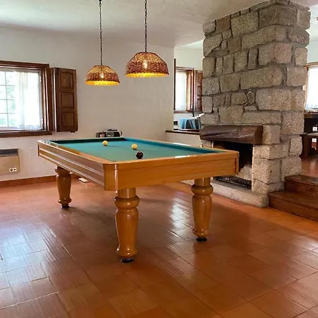 Cottage - Sleeps 12 - Pool - Parking