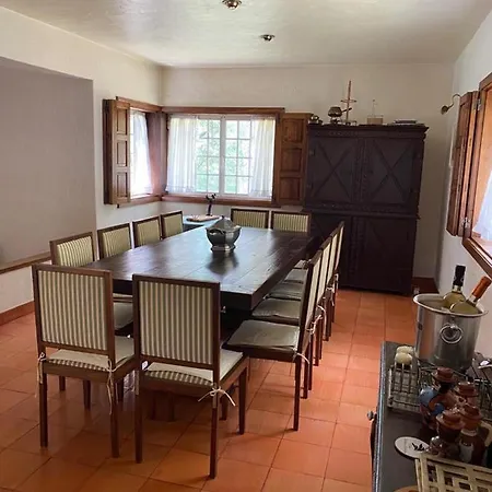 Cottage - Sleeps 12 - Pool - Parking Semesterbostad Barcelos