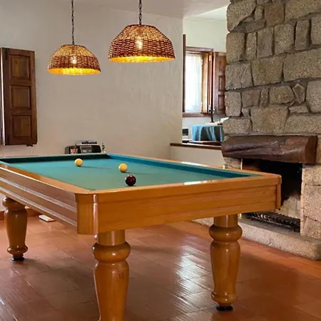 Cottage - Sleeps 12 - Pool - Parking