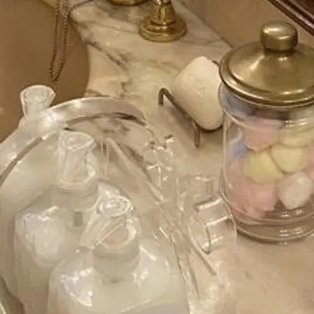 Holiday home Sleeps 12 With Pool And Parking