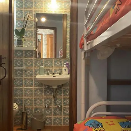 Holiday home Sleeps 12 With Pool And Parking