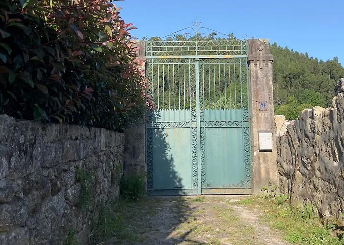 Holiday home Sleeps 12 With Pool And Parking