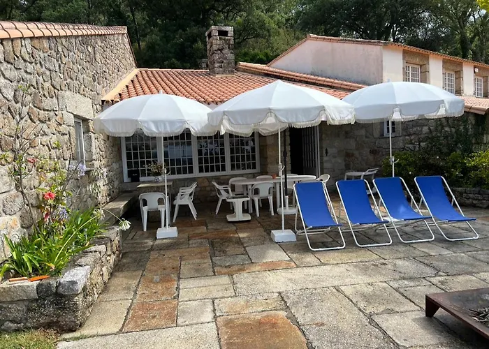 Hébergement de vacances Sleeps 12 With Pool And Parking *