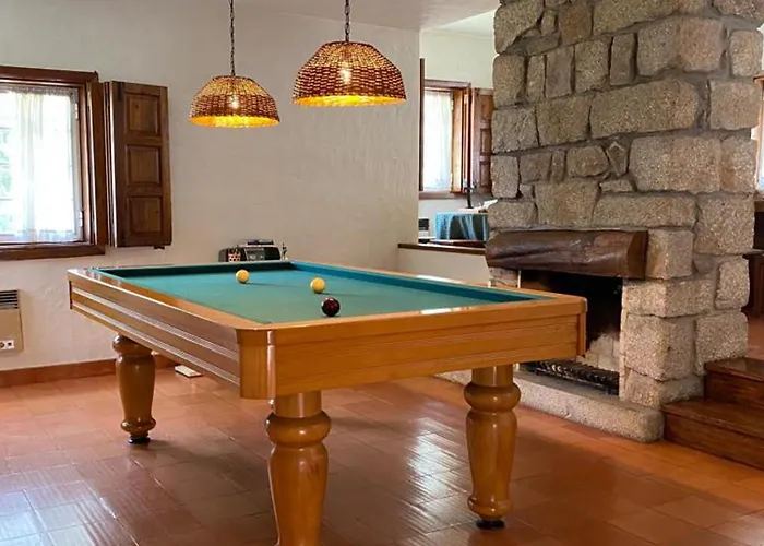 Sleeps 12 With Pool And Parking