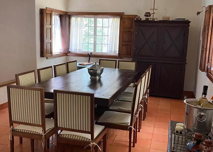 Sleeps 12 With Pool And Parking *