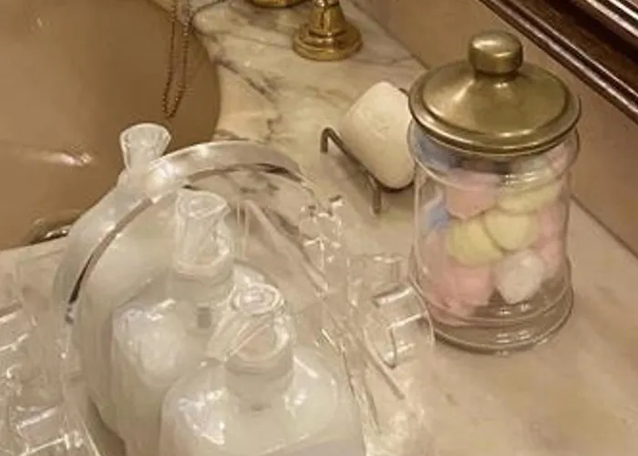 Holiday home Sleeps 12 With Pool And Parking